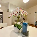 In Mit Kostenloser Privatgarage By Interhome 公寓